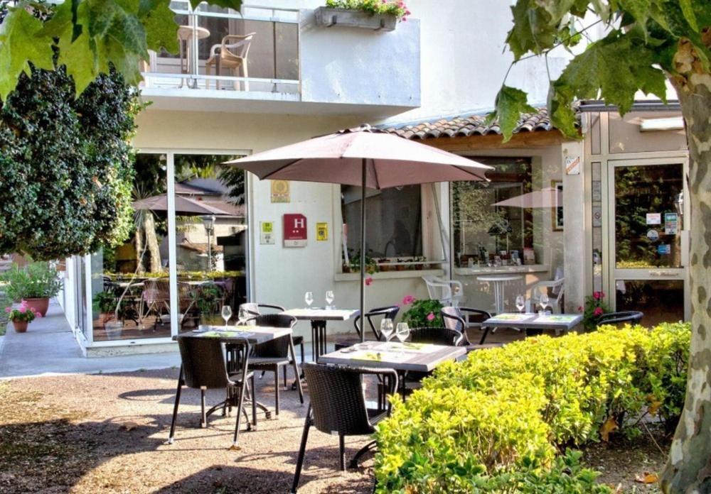 Hotel Platanes - Kb Hotel Group Etauliers Exterior foto